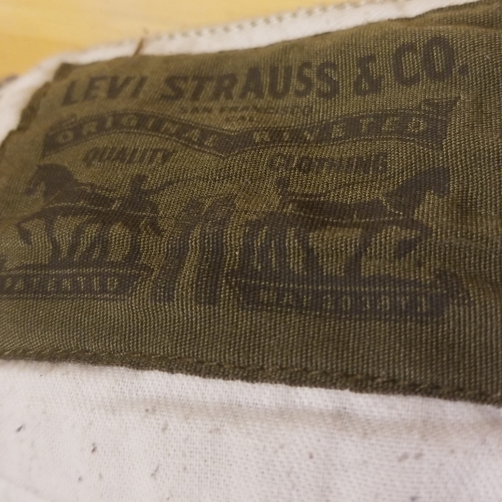 Levi's straight leg chino